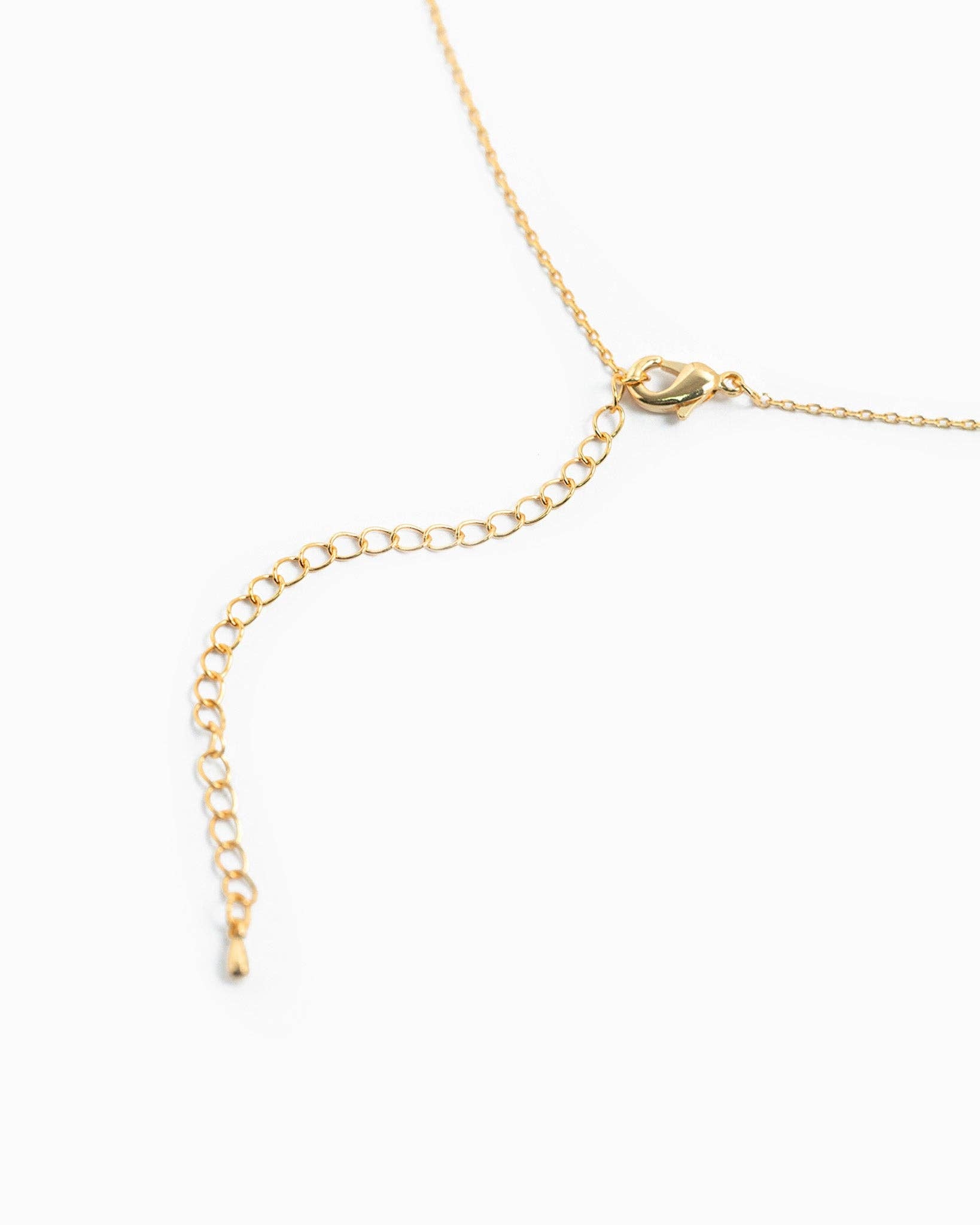 Oval Frame Minimal Pearl Necklace