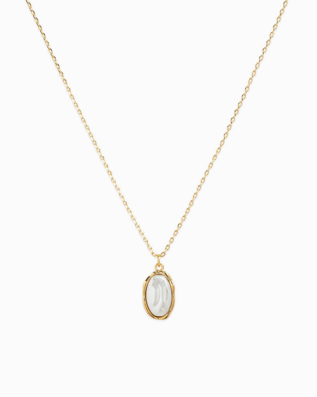Oval Frame Minimal Pearl Necklace